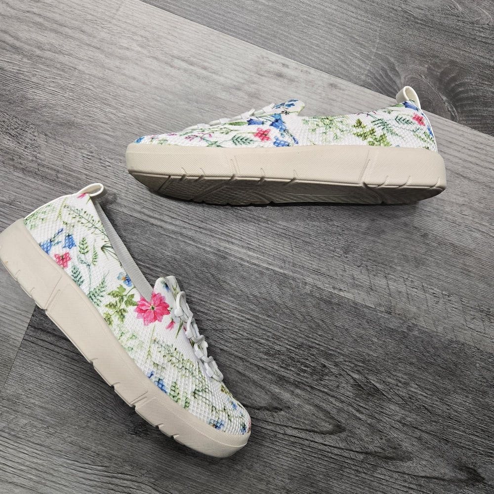 Baretraps Graciela  slip-on sneakers in a white and multi-colored floral - Picture 2 of 6
